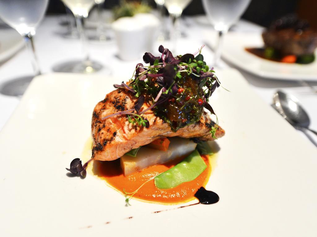 Fortina Spa Resort สลีมา ภายนอก รูปภาพ Salmon prepared at the restaurant