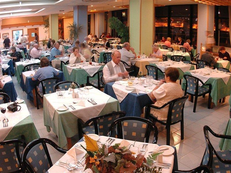 Fortina Spa Resort สลีมา ภายนอก รูปภาพ The dining room at the National Presbyterian Center