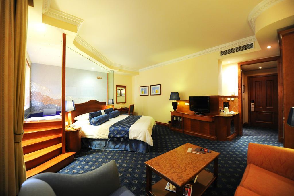 Fortina Spa Resort สลีมา ภายนอก รูปภาพ A room at the hotel
